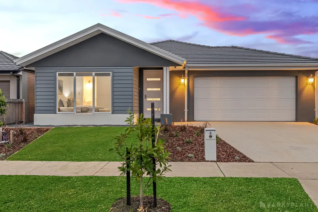 8 Praise Street, Clyde North, VIC 3978