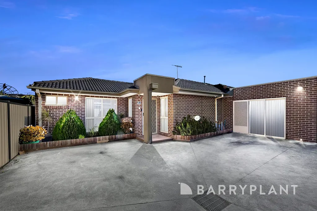2/15 Phoenix Street, Sunshine North, VIC 3020