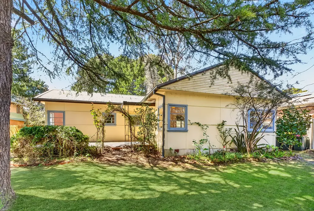 Katoomba 3બેડરૂમ Entry-Level Opportunity on a Generous 1,011sqm Block