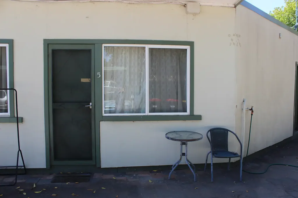 UNITS TO LET!