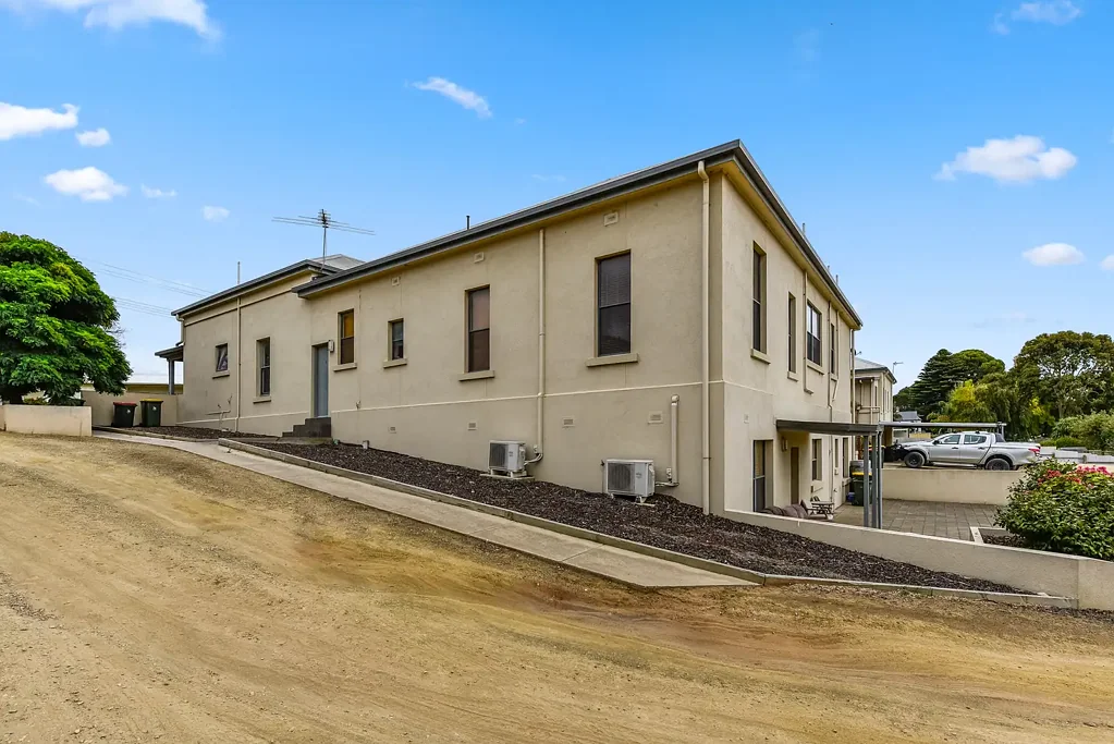 Millicent 2房  Central, Spacious, with Views