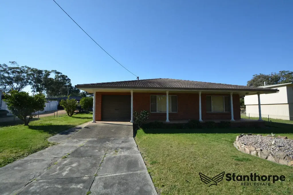 Spacious One-Bedroom Brick Home with Garages & Outdoor Living