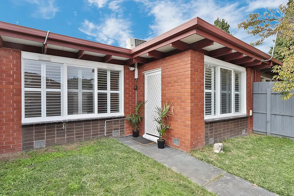 STYLISH & PRIVATE HIDDEN GEM - READY TO MOVE IN!