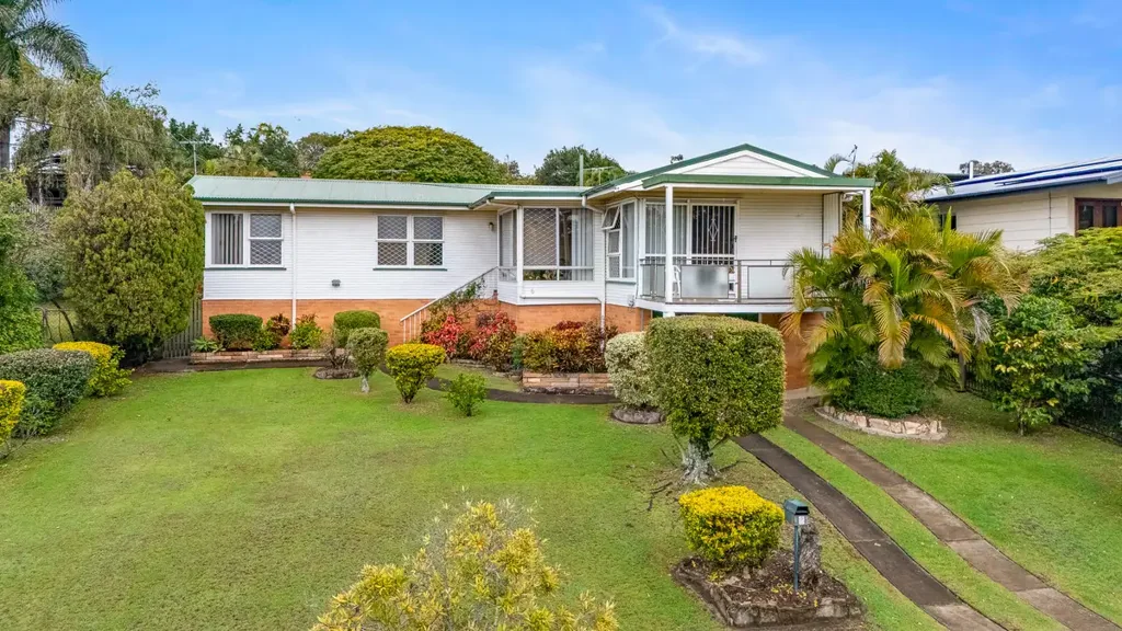 Chermside West 3Kwarto RED-HOT OPPORTUNITY - Elevated, Immaculate & Packed with Potential!