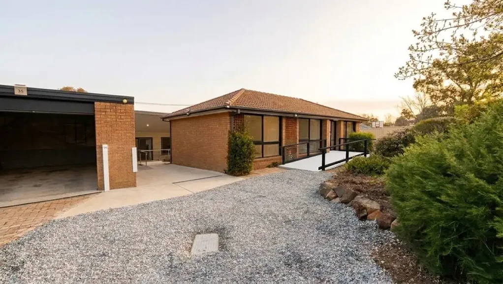 Fadden 5બેડરૂમ A Truly Unique Offering � Two Homes Designed for Accessible, Independent Living