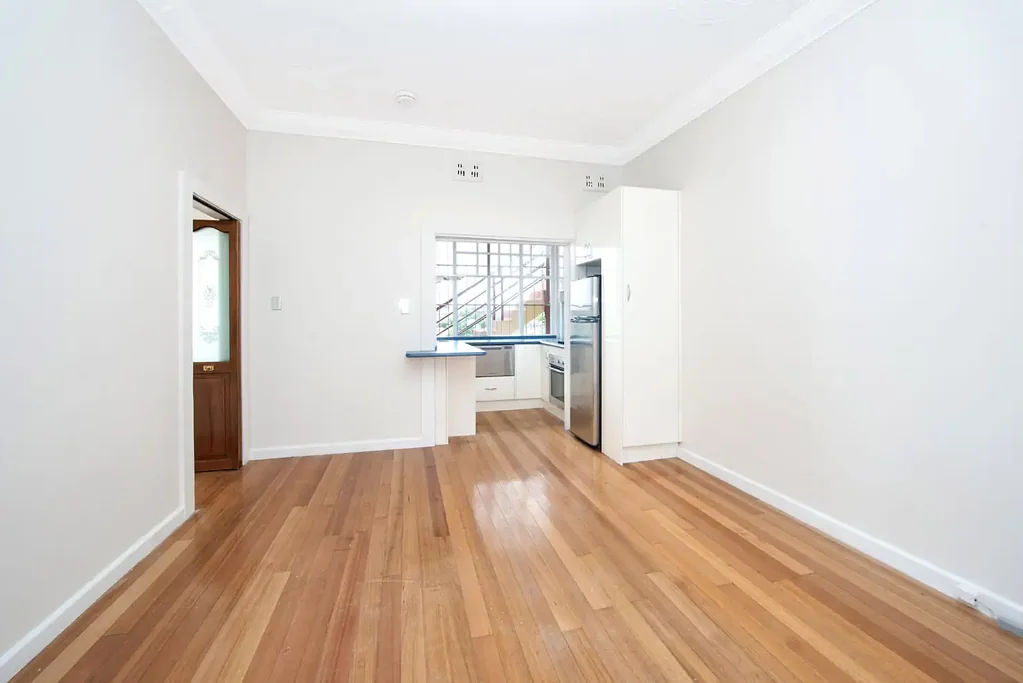 Spacious apartment in ultra-connected Sydney village