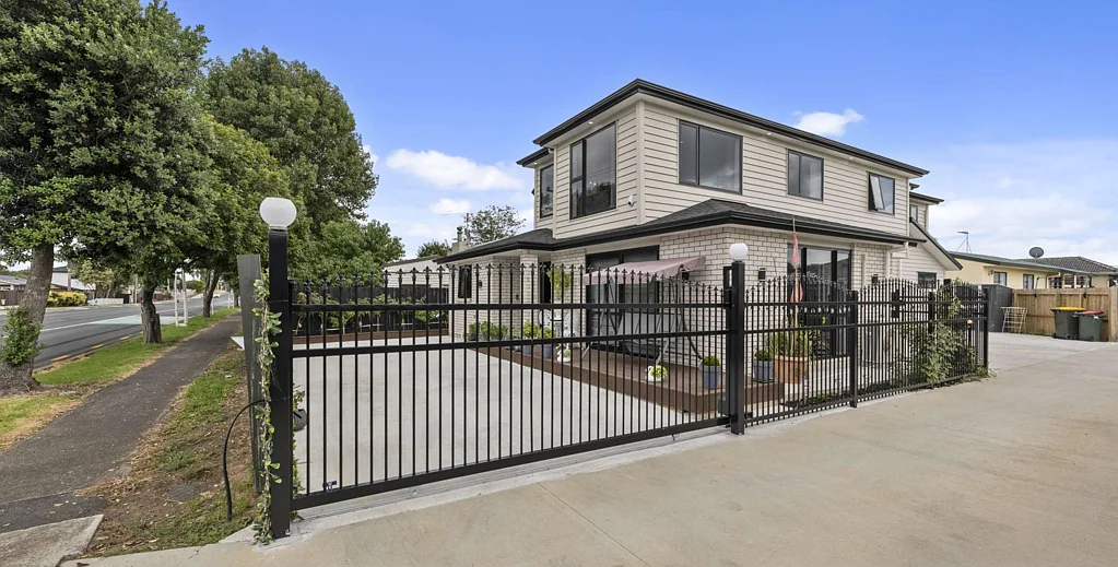 Papatoetoe 6房  Luxury Living with Dual-Family Potential