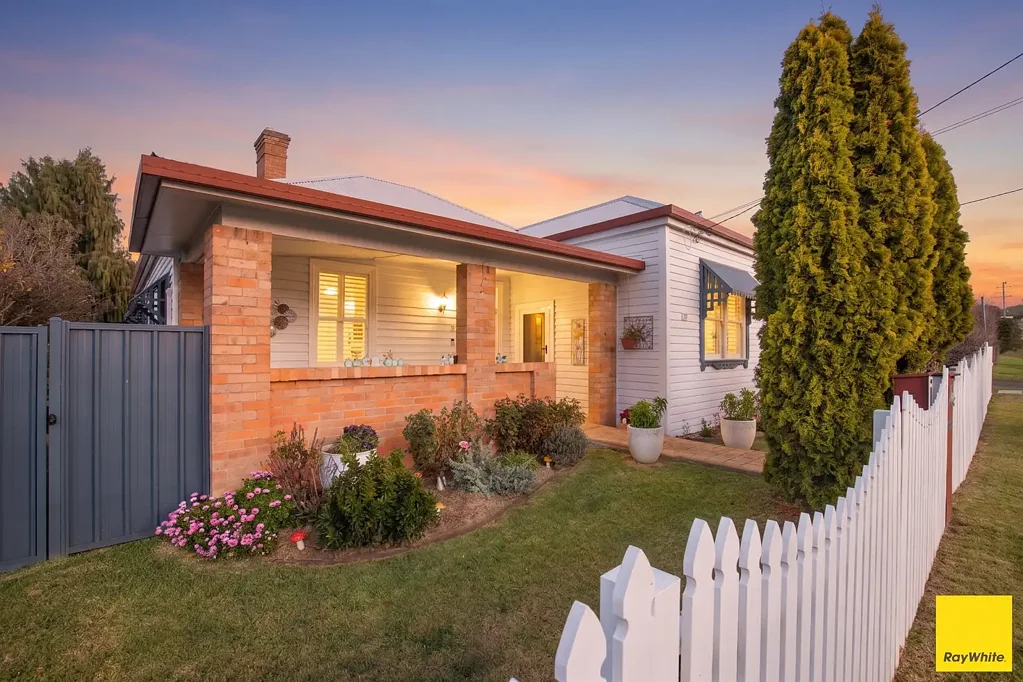 Glen Innes 2房  Character Charm & Modern Living