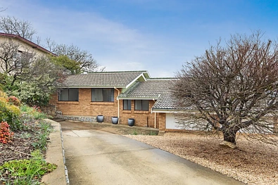 Cooma 4 Slaapkamer Renovated Family Home with Stunning Views & Exceptional Living Spaces