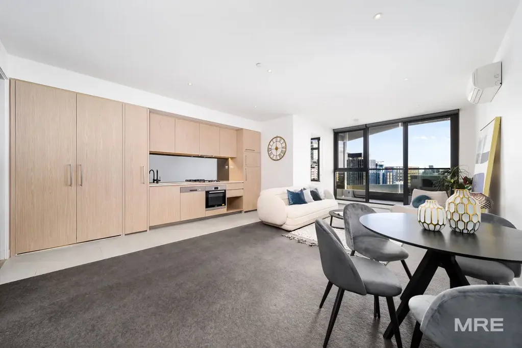 Melbourne 2房  Sweeping City Views in a Prime CBD Location