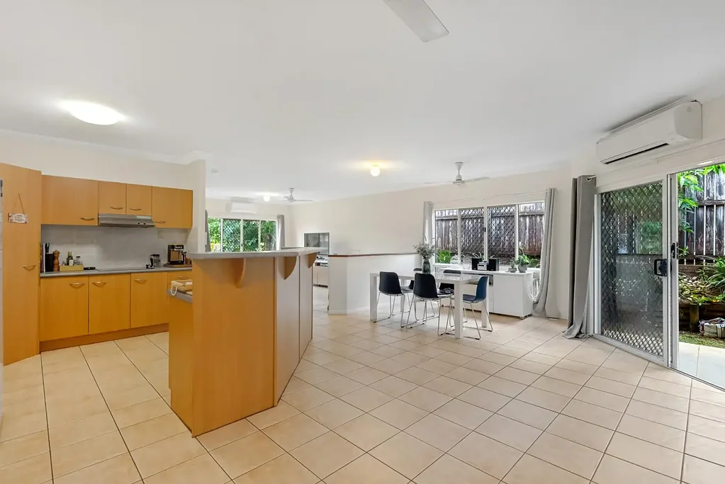 Mount Sheridan 4Phòng ngủ WHEN LOCATION MATTERS - STRIKING FAMILY HOME IN PRIZED POSITION