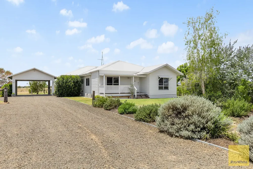 7 Bottle Tree Road, Emerald, QLD 4720