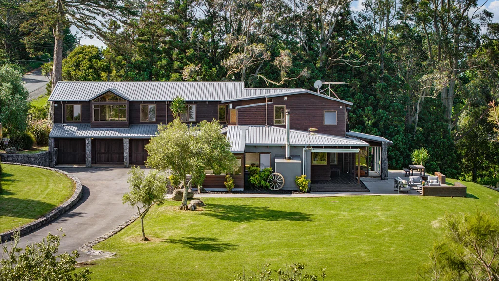 Kumeu 6chambre Peace & Privacy - 492sqm Home + Barn + 1ha