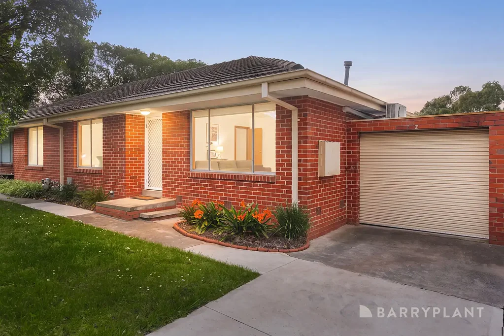 Ringwood East 2房  * Sale by Set Date on Wednesday 4th November at 6pm (unless sold prior) *