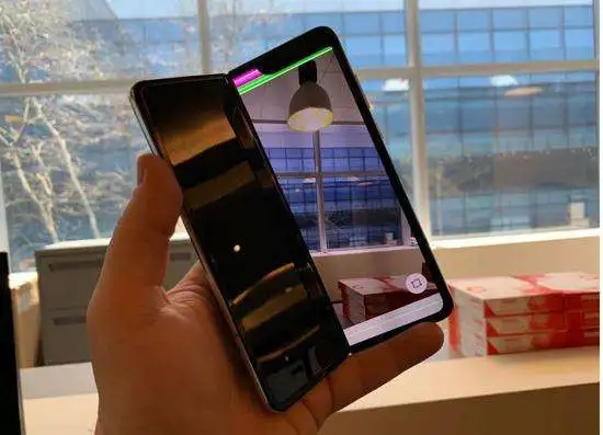 调查屏幕破裂原因 三星回收Galaxy Fold评测样机