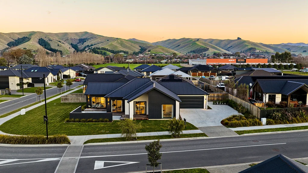 Redwoodtown 3ਬੈੱਡਰੂਮ Once the benchmark. Now yours to own.