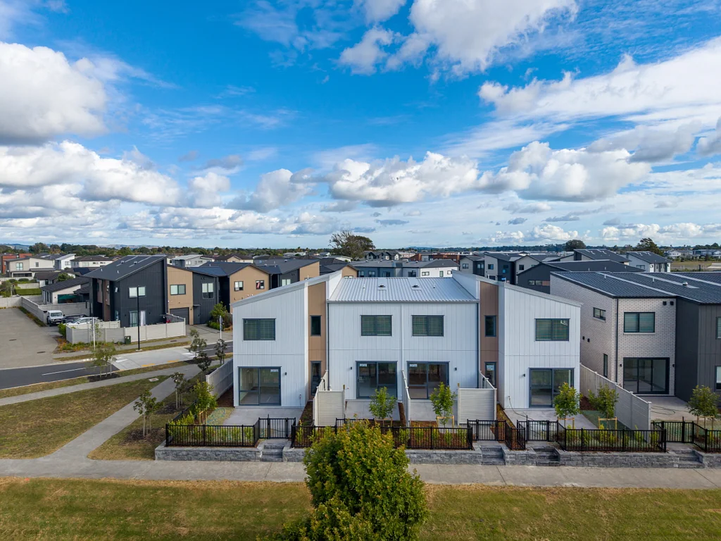 Conifer Grove 3 Slaapkamer Stylish Three Bedroom Haven with Reserve Outlook & 2 Car pads!
