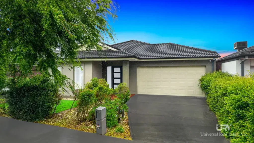 Craigieburn 4 Bedroom Stylish Family Living in the Heart of Aston Estate!