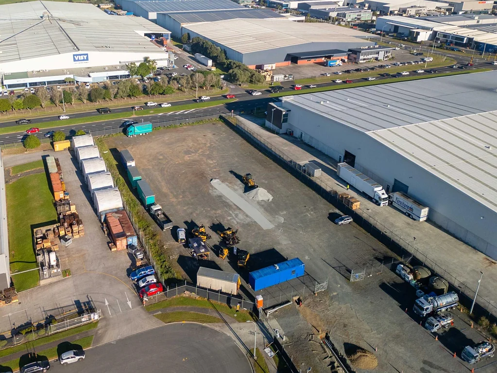 Wiri Sole Agency: 3,000sqm yard