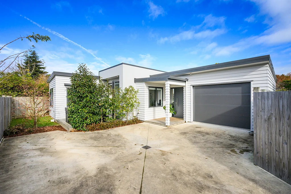 Terrace End 3 Bedroom Not Boring - Designer Townhouse