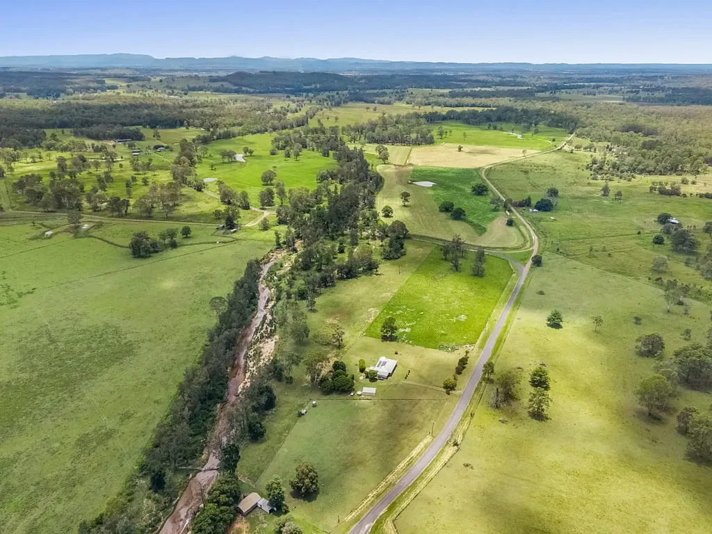 Mongogarie  25 Acres of Rural Serenity