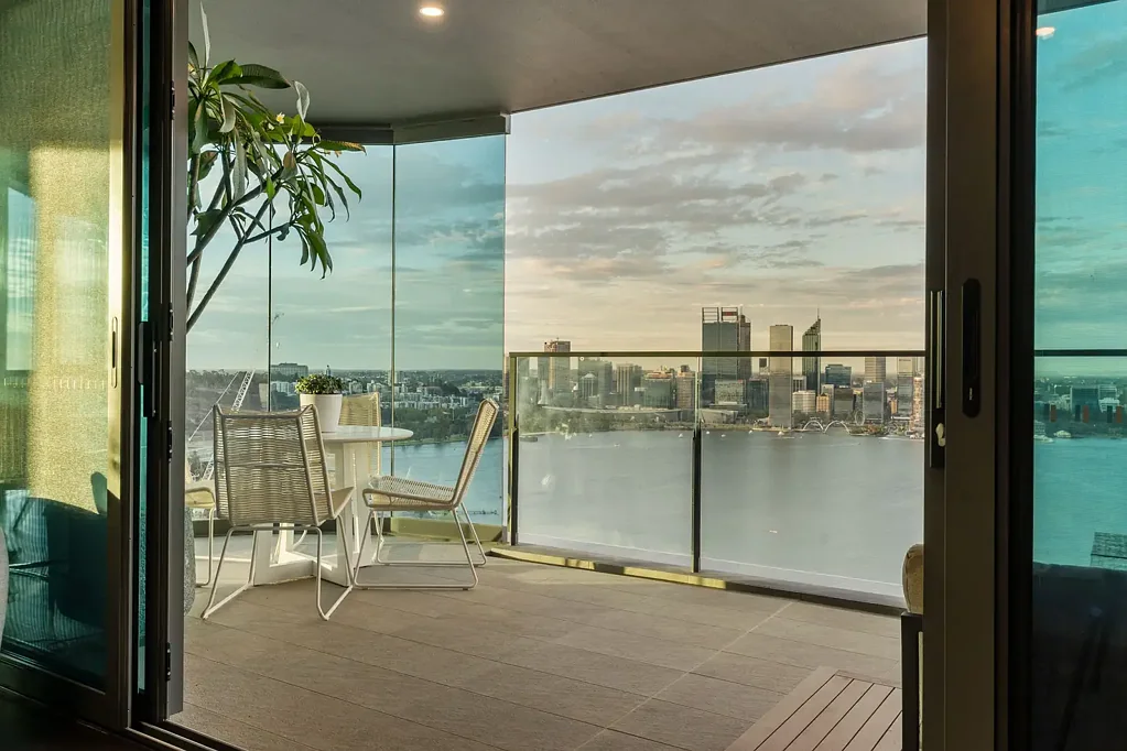 South Perth 3Zimmer Why Wait? Elevate Your Everyday - 33rd Floor Skyhome Sub-Penthouse
