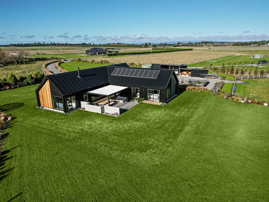 Cust 3 Bedroom Rural living done right!