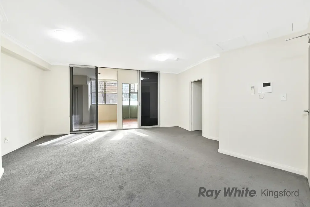 Kensington 1غرفة نوم Oversized Apartment with Study/2nd Bedroom & Enclosed Sunroom