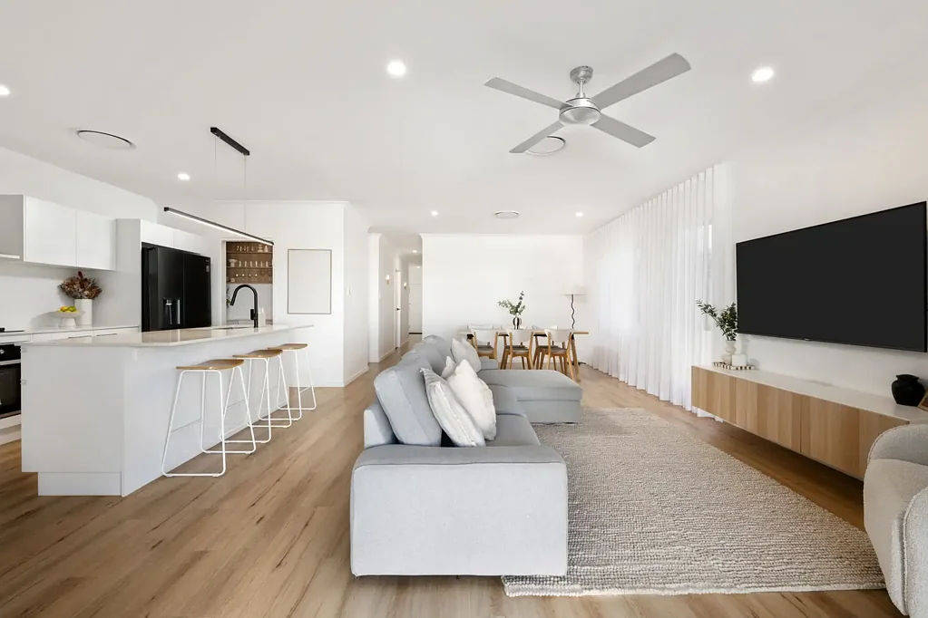 Nirimba 4 Slaapkamer Stunning Designer Home in a Thriving Coastal Community