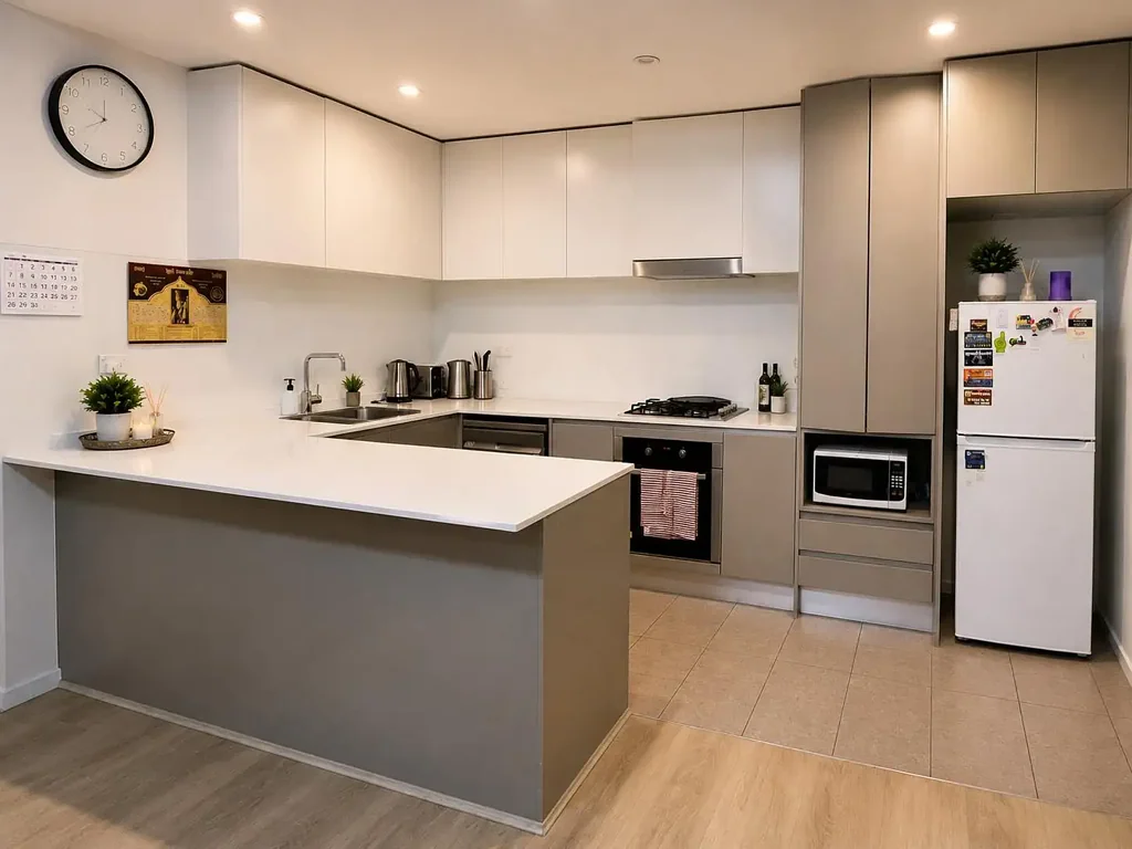FULLY FURNISHED Oversized Modern Apartment | Walk Shops & Cafes