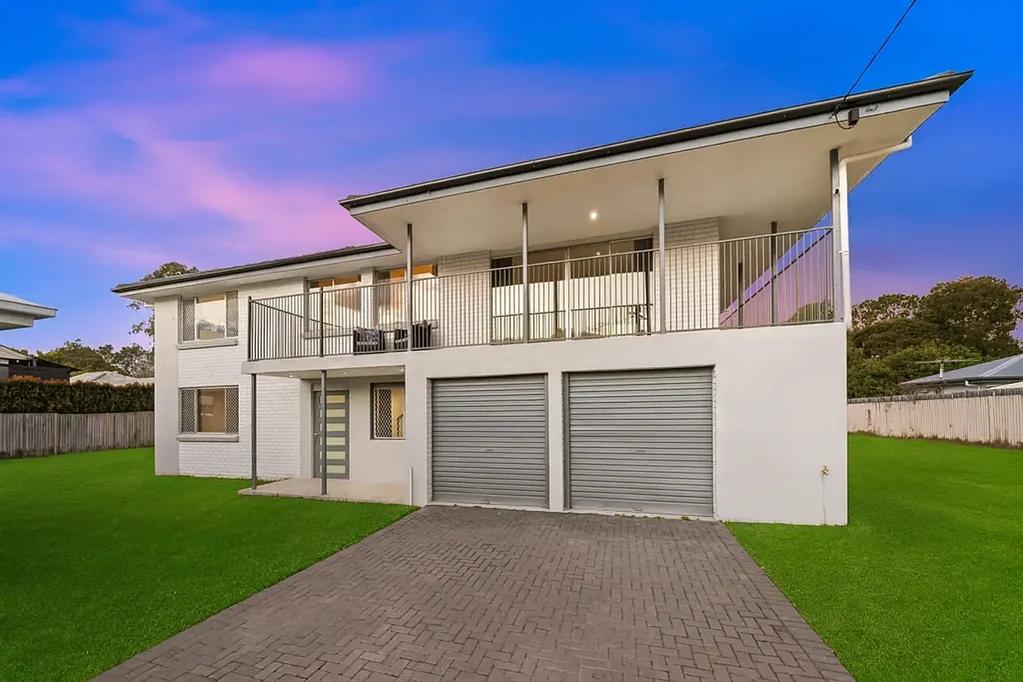 Loganlea 7બેડરૂમ Freshly Renovated 7-Bedroom Family Haven with Endless Flexibility
