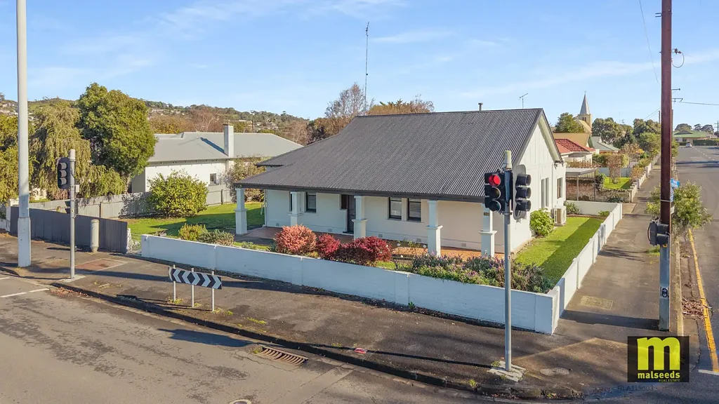 Mount Gambier 3غرفة نوم Extensively Renovated Office Space (STCC) or Executive Home