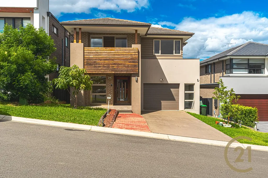 Cosy 5-Bedroom House for Rent in Box Hill!