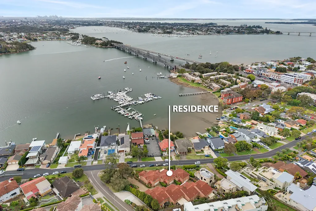 Sylvania 3ਬੈੱਡਰੂਮ Townhouse with North Facing Water Views & Endless Potential
