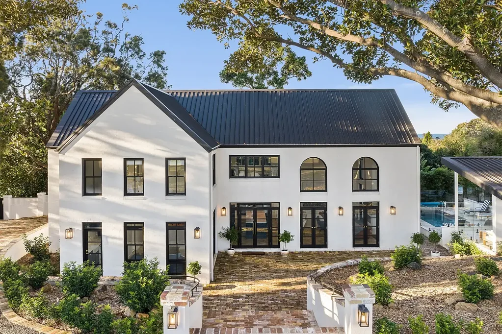 Kiama 5 Bedroom Elouera House - Luxurious Sanctuary set on approx. 1,739sqm