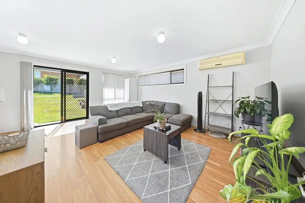 Charming duplex with private yard & convenient located
