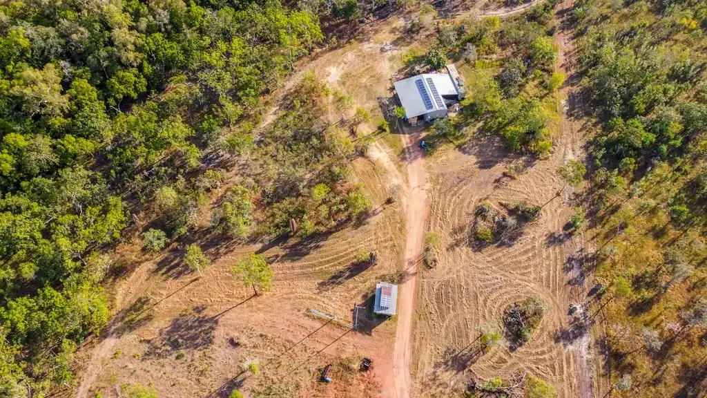 Charlotte 5房  320 Acres, Off Grid & only 40km from Town
