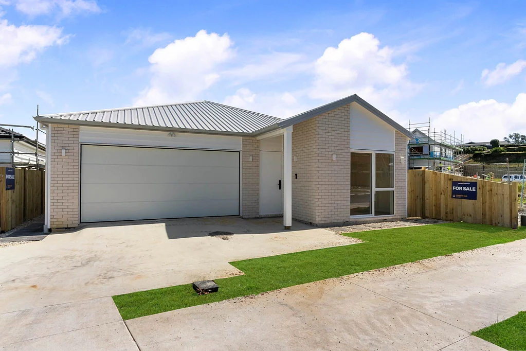 Opaheke 4部屋 Sun-Filled Corner Home with Dual Kitchens