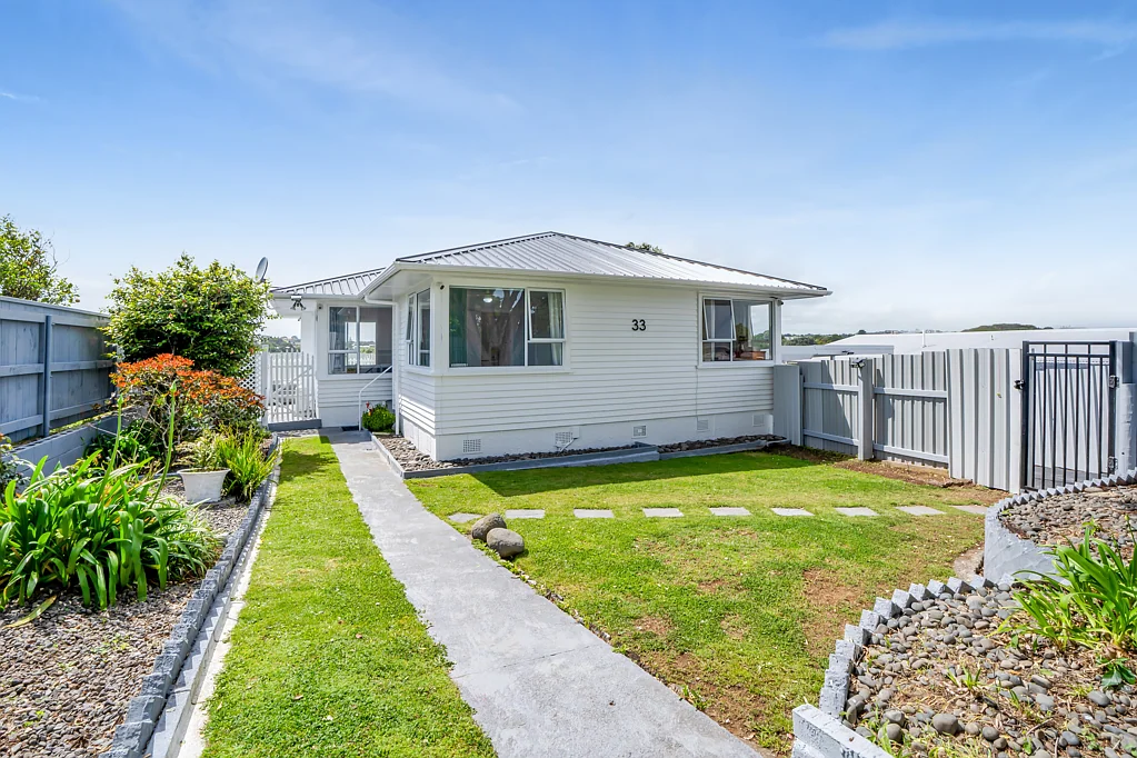 33 Clearmont Crescent, Blagdon, New Plymouth, Taranaki