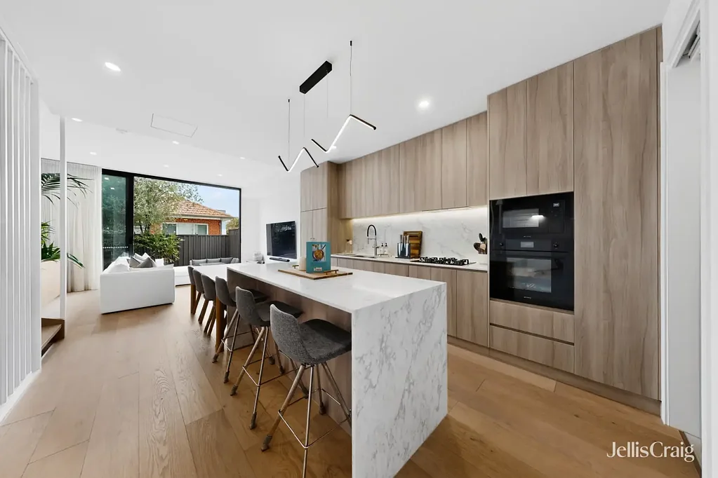 LUXURY TOWNHOUSE IN THE HEART OF MCKINNON