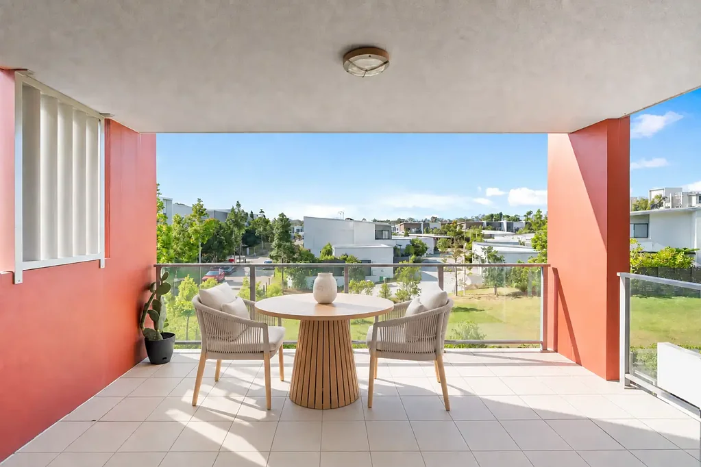 Southport 2બેડરૂમ Rare North-Facing Apartment with Lift Access, Side-by-Side Parking and Oversized Storage
