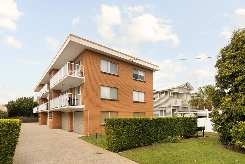Ascot 2 Bedroom Top-Floor Ascot Living in an Unbeatable Lifestyle Location