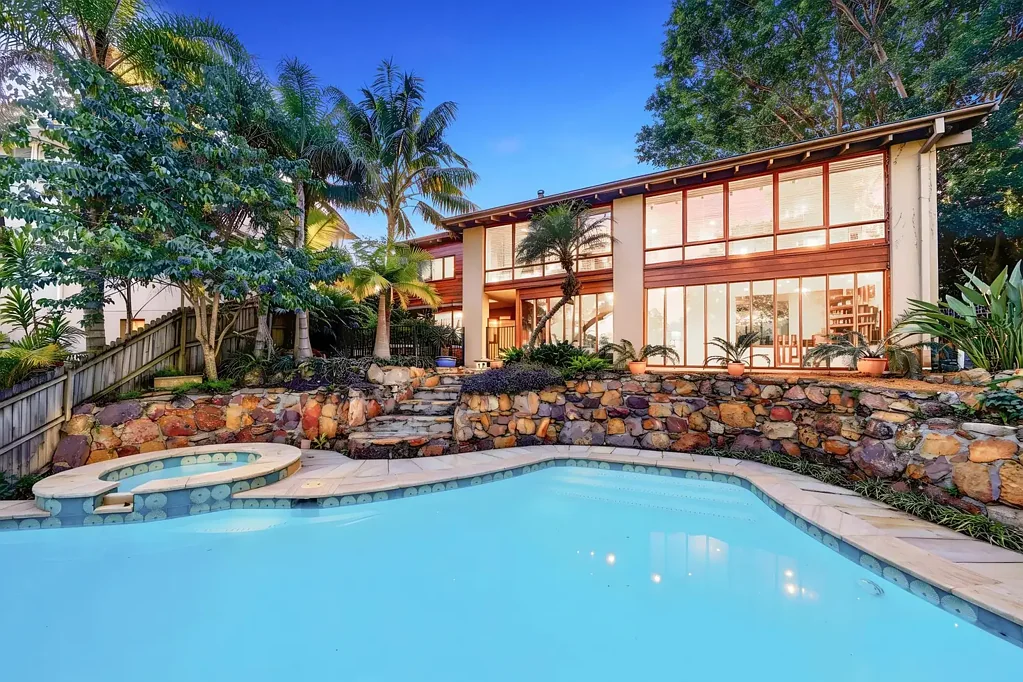 Belrose 4chambre Sprawling Double Brick Home, Multi-Generational Flexibility, North-East Corner P