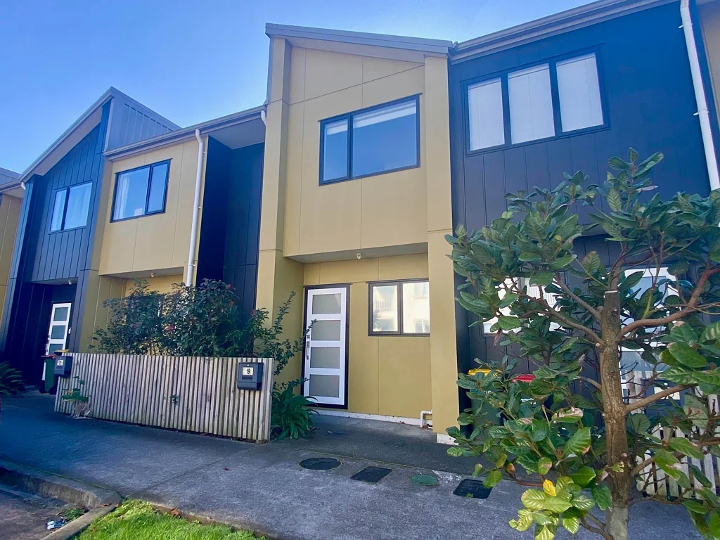 Sunny 2 bedroom with bonus study!