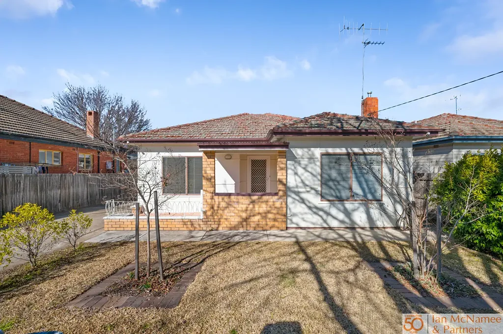 Charming 3-Bedroom Cottage | Convenient Location