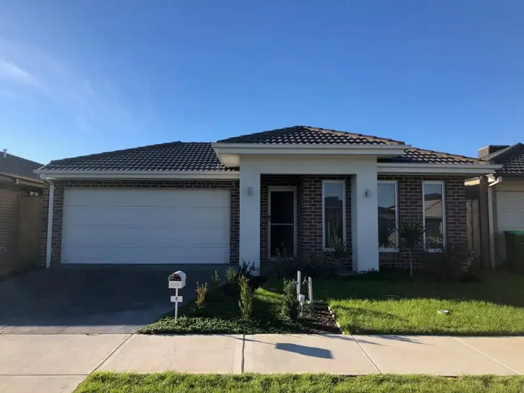 Family Home in Pakenham - 4 Bed, 2 Bath, Double Garage!
