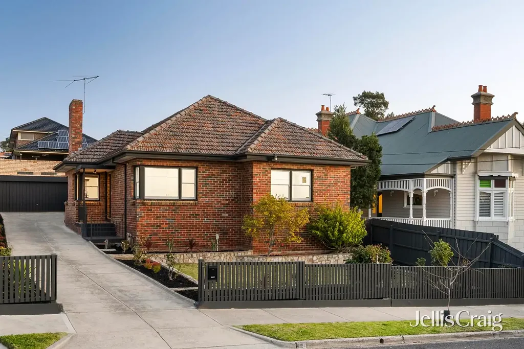 Ivanhoe 4 Bedroom Forever Family Haven in Prestigious Ivanhoe