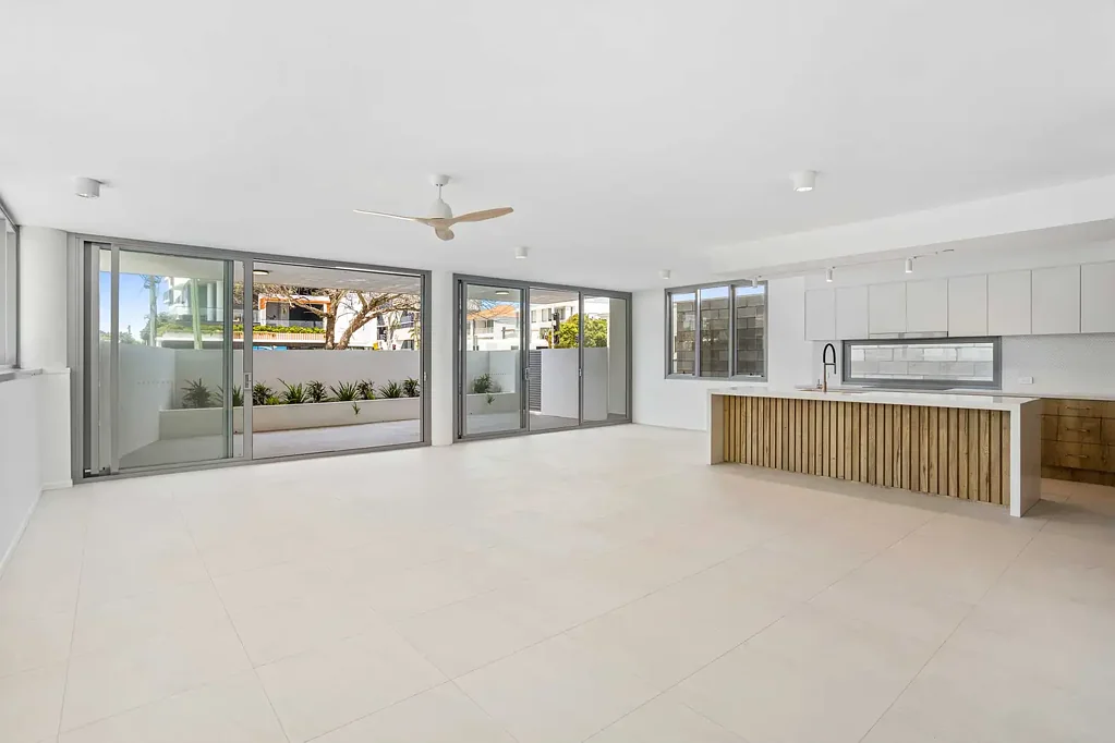 Ground floor with large outdoor area