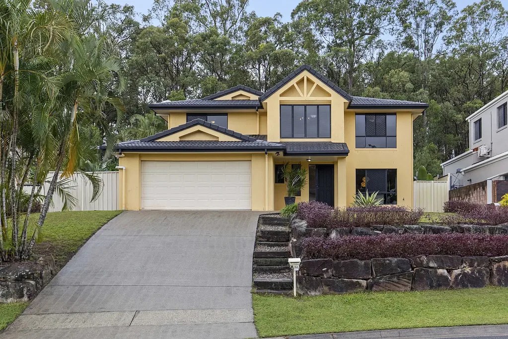 Bridgeman Downs 4房  Bridgeman Downs优美的家庭住宅，景色宜人  Lovely Family Home in Bridgeman Downs with Bushland Aspect