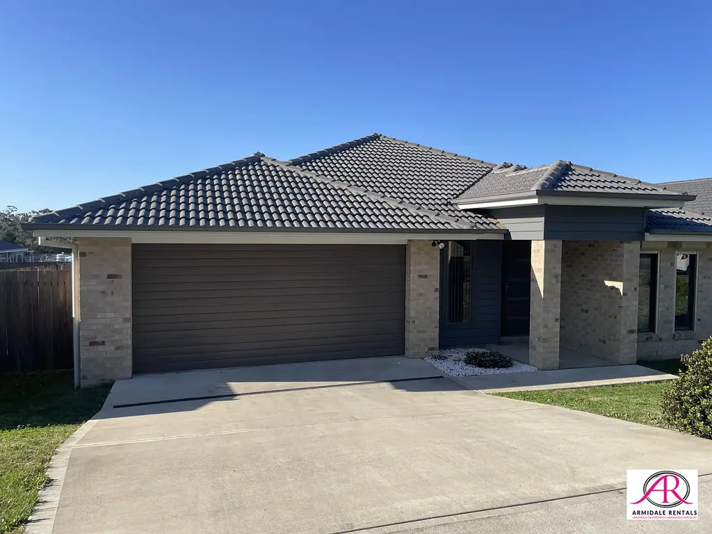 Armidale 4બેડરૂમ Quality Low maintenance Family Home